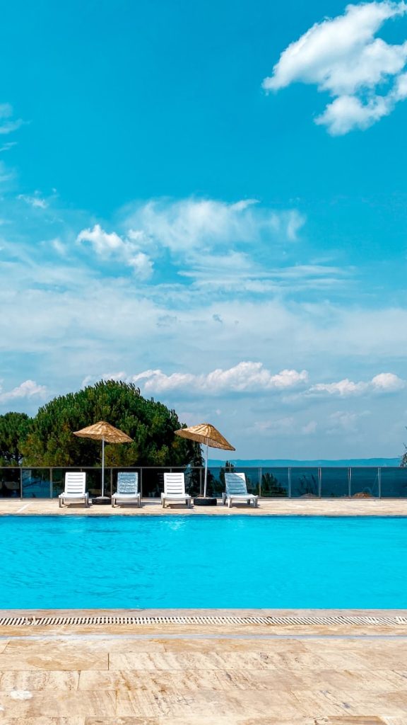 Location de vacances à la mer avec piscine dans le Var : Détente sous le soleil méditerranéen